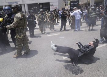 Στα άκρα η κόντρα Τραμπ-Νιούσομ για την επέμβαση της Εθνοφρουράς