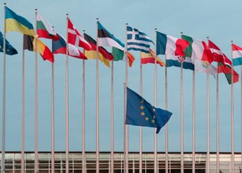 Έκτακτη σύνοδος των υπουργών Εξωτερικών την Τρίτη με φόντο τις εξελίξεις στη Μέση Ανατολή