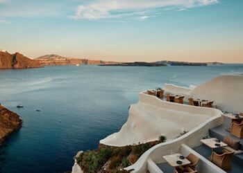 Ο Θάνος Φέσκος ξαναγράφει τη γεύση των Κυκλάδων