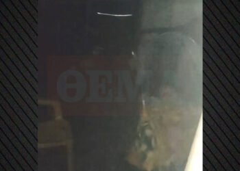 Thessaloniki: Video of the baby left alone on the balcony by his parents crying and falling asleep