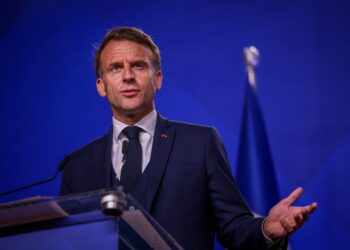 Σε αυτοσυγκράτηση και αποκλιμάκωση καλεί ο Μακρόν