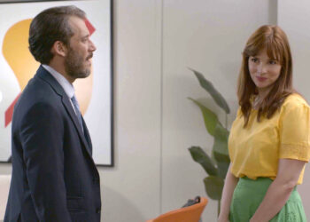 Η Νίνα αποφασίζει να τελειώσει μια και καλή με τη Λίζα…