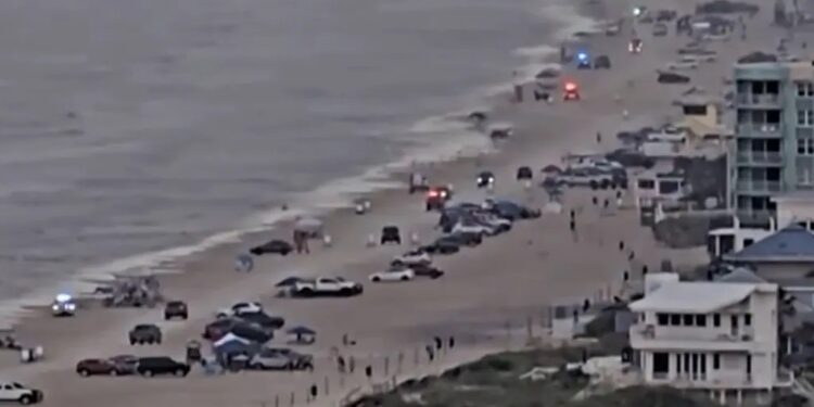 Κεραυνός σκότωσε τον γαμπρό σε παραλία