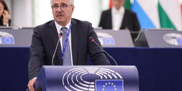 Ο Γ. Μανιάτης ζητά κατεπείγουσα συζήτηση στο Ευρωκοινοβούλιο για την Ιερά Μονή Σινά