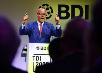 Αυξάνει τις αμυντικές δαπάνες στο 3,5% του ΑΕΠ ως το 2029