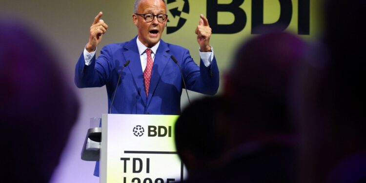 Αυξάνει τις αμυντικές δαπάνες στο 3,5% του ΑΕΠ ως το 2029