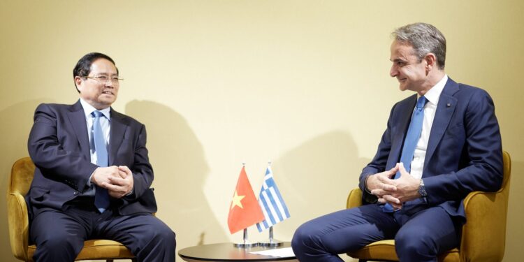 Συνάντηση με τον πρωθυπουργό του Βιετνάμ – «Ευκαιρίες για ενίσχυση των διμερών σχέσεων»