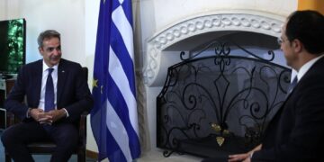 Τηλεφωνική επικοινωνία Μητσοτάκη – Χριστοδουλίδη με φόντο την ανάφλεξη στη Μέση Ανατολή