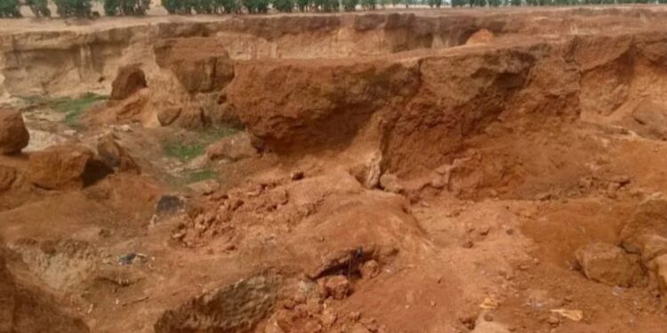 Ένδεκα παιδιά έχασαν τη ζωή τους στην κατάρρευση εργοταξίου εξόρυξης άμμου