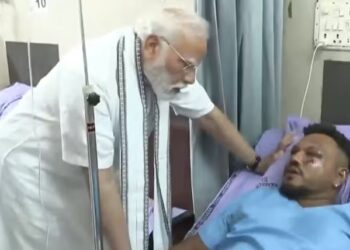 Ινδία: Ο Μόντι συναντήθηκε με τον μοναδικό επιζώντα