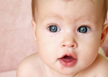 Πότε αλλάζει το χρώμα των ματιών στα μωρά – Είναι αλήθεια ότι γεννιούνται όλα με μπλε μάτια; Το Κλίβελαντ απαντά