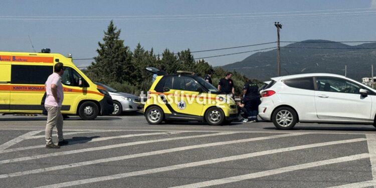 Οδηγός έπαθε έμφραγμα στη μέση του δρόμου – Σταμάτησε γιατρός για να τον σώσει