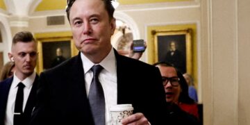 Κυβερνητικές υπηρεσίες παρακολουθούσαν ξένους που επισκέπτονταν ακίνητα του Μασκ επί δύο χρόνια