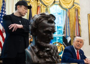 Τραμπ για Μασκ: «Έχει χάσει το μυαλό του, ο καημένος έχει πρόβλημα»