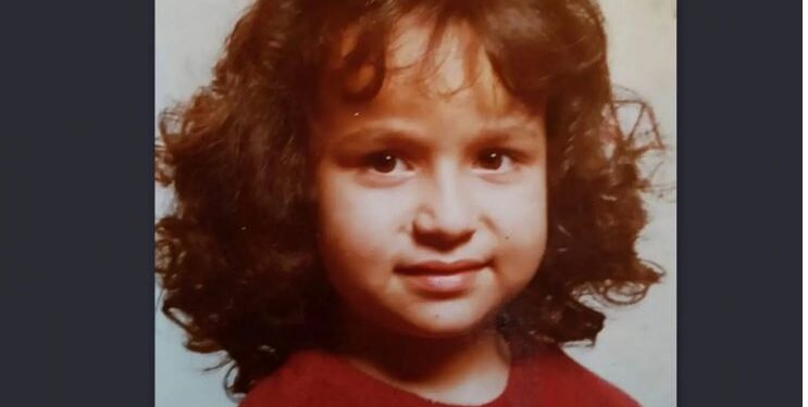 Η παιδική φωτογραφία και το τρυφερό μήνυμα του συζύγου της – «Πάντα ίδια, ετών 47»