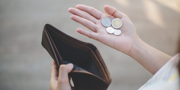 Τα «σκουπίδια» της Κυψέλης, το ελληνικό βασίλειο της ακρίβειας και το διπλωματικό survivor στη Βόρεια Αφρική