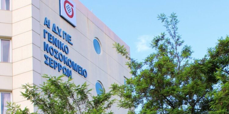 Στο νοσοκομείο 9χρονος που καταπλακώθηκε από μεταλλική πόρτα