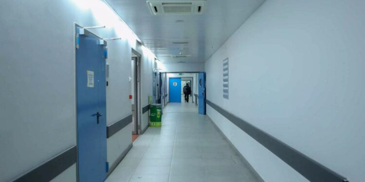 Άνδρας απείλησε ασθενή με όπλο μέσα στο νοσοκομείο 