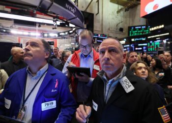 Wall Street: Στασιμότητα μετά τα στοιχεία για τον πληθωρισμό – Στο επίκεντρο η συμφωνία ΗΠΑ