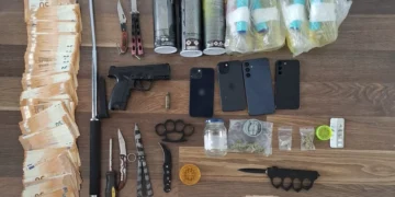 Οπαδική βία: Χειροπέδες σε 12 μέλη δύο εγκληματικών οργανώσεων