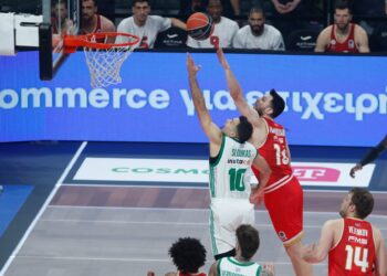 Νίκη του Ολυμπιακού στον τρίτο αγώνα των play off με 99-88