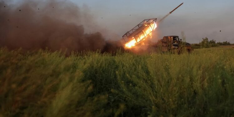 Ο στρατός ανακοίνωσε ότι έπληξε εργοστάσιο πυρίτιδας στο Ταμπόφ της Ρωσίας