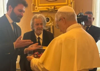 Ιστορική συνάντηση του Αλ Πατσίνο με τον Πάπα Λέοντα ΙΔ’ στο Βατικανό