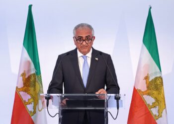 Τον Χαμενεΐ κατηγορεί για τον πόλεμο ο Ρεζά Παχλαβί