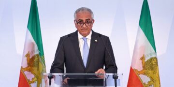 Τον Χαμενεΐ κατηγορεί για τον πόλεμο ο Ρεζά Παχλαβί