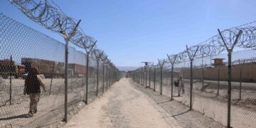 Το Πακιστάν κλείνει τα σύνορα με το Ιράν