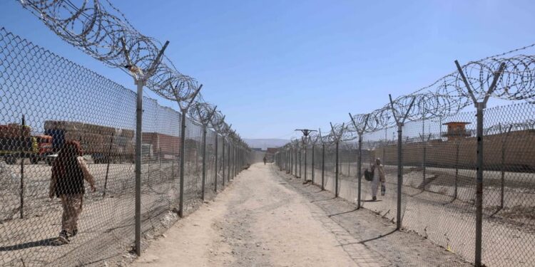 Το Πακιστάν κλείνει τα σύνορα με το Ιράν