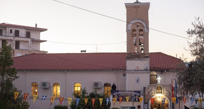 Λαμία: Μπούκαρε στην εκκλησία γιατί τον ξύπνησαν οι καμπάνες