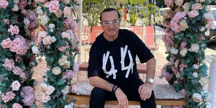 Ατύχημα για τον Λευτέρη Πανταζή – Η φωτογραφία με τα τραύματα στο κεφάλι