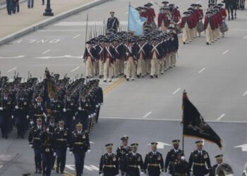 Μεγάλη παρέλαση στην Ουάσινγκτον για τα 250 χρόνια του αμερικανικού στρατού ανήμερα των γενεθλίων του Ντόναλντ Τραμπ