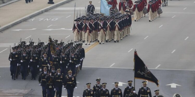 Μεγάλη παρέλαση στην Ουάσινγκτον για τα 250 χρόνια του αμερικανικού στρατού ανήμερα των γενεθλίων του Ντόναλντ Τραμπ