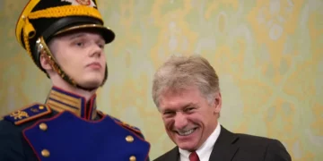 Το Κρεμλίνο «χαιρετίζει» την ανακοίνωση κατάπαυσης του πυρός και ελπίζει ότι θα είναι «διαρκής»