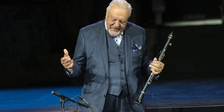 Σε λαϊκό προσκύνημα στον Μητροπολιτικό Ναό Αθηνών η σορός του