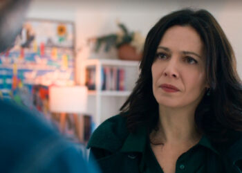 Η Μαρίνα εισβάλλει έξαλλη στο σπίτι του Άγη και της Μάγιας