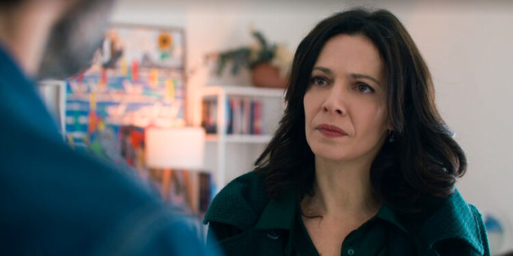 Η Μαρίνα εισβάλλει έξαλλη στο σπίτι του Άγη και της Μάγιας