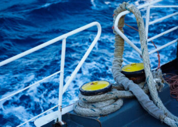 Μηχανική βλάβη σε πλοίο με 137 επιβάτες με προορισμό το Λαύριο