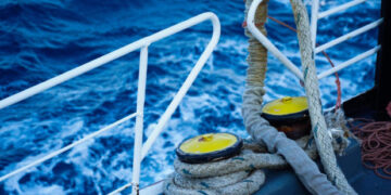 Μηχανική βλάβη σε πλοίο με 137 επιβάτες με προορισμό το Λαύριο