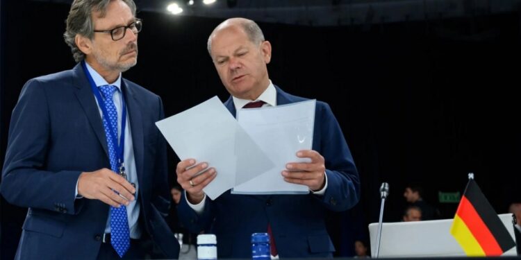 Αντιδράσεις για τον διορισμό συνεργάτη του Όλαφ Σολτς στη θέση του υφυπουργού Άμυνας