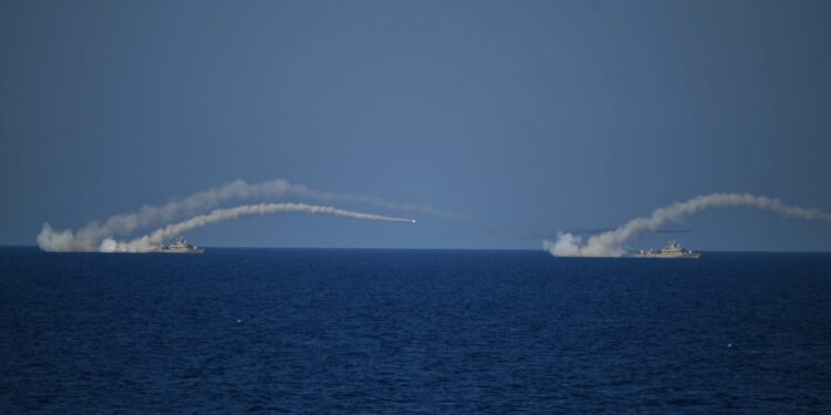 Δυναμικό μήνυμα ισχύος από το Πολεμικό Ναυτικό με Harpoon, Exocet και Penguin