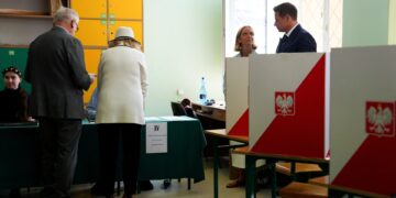 Δεύτερος γύρος προεδρικών εκλογών με φόντο τη σύγκρουση της φιλοευρωπαϊκής με την εθνικιστική ατζέντα