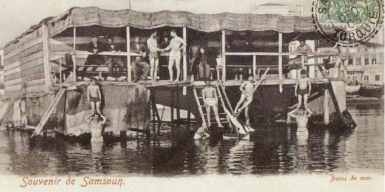 Μπάνια στον παραθαλάσσιο Πόντο με τυλιγάδ’ και καμίσι