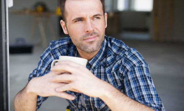 Αν ένας άνδρας δεν νιώθει πλέον ερωτευμένος, συνήθως θα εμφανίσει αυτές τις 10 συμπεριφορές χωρίς να το καταλαβαίνει