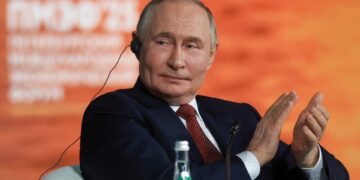 Ο Πούτιν απειλεί με καταστροφή την Ουκρανία αν χρησιμοποιήσει βρώμικη βόμβα κατά της Ρωσίας