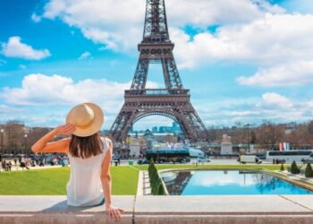 Greeks choose abroad for holidays