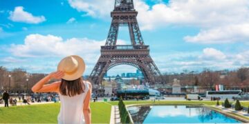 Greeks choose abroad for holidays