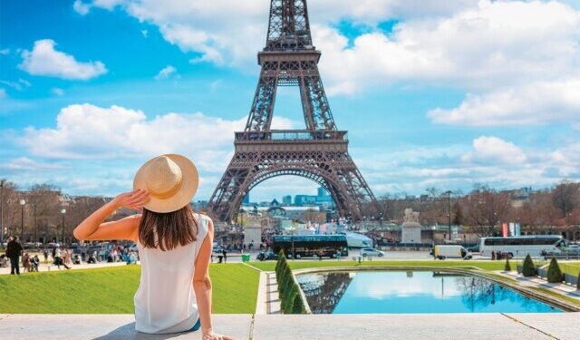 Greeks choose abroad for holidays